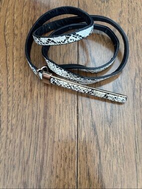 Women's Slim Snake-Print Wrap Belt in White and Black